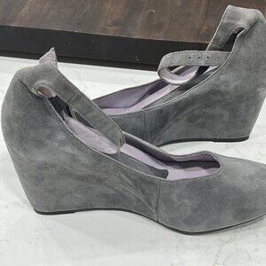 Johnston & Murphy Tracey Grey Suede Wedge Sandals | Women’s Size 10